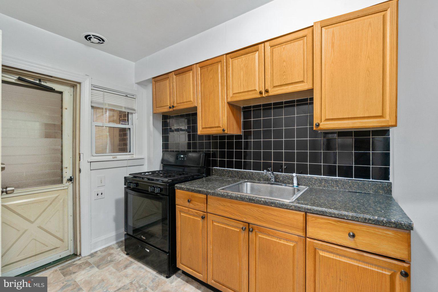 4427 Pen Lucy Road Baltimore, MD 21229 - Photo 11 of 29 Gallery Image 11