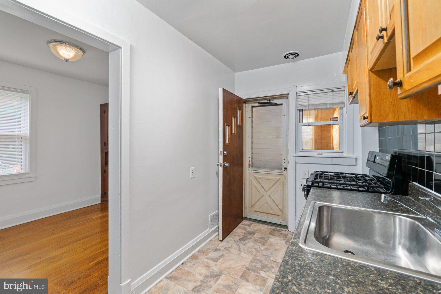 4427 Pen Lucy Road Baltimore, MD 21229 - Photo 12 of 29 Kitchen with Vinyl Tile Floors