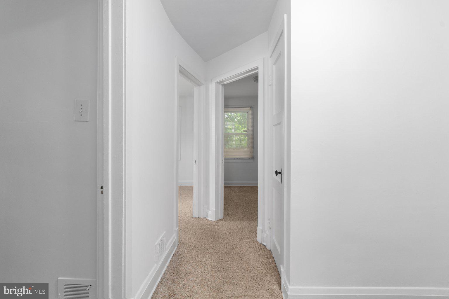 4427 Pen Lucy Road Baltimore, MD 21229 - Photo 15 of 29 Upper Hallway