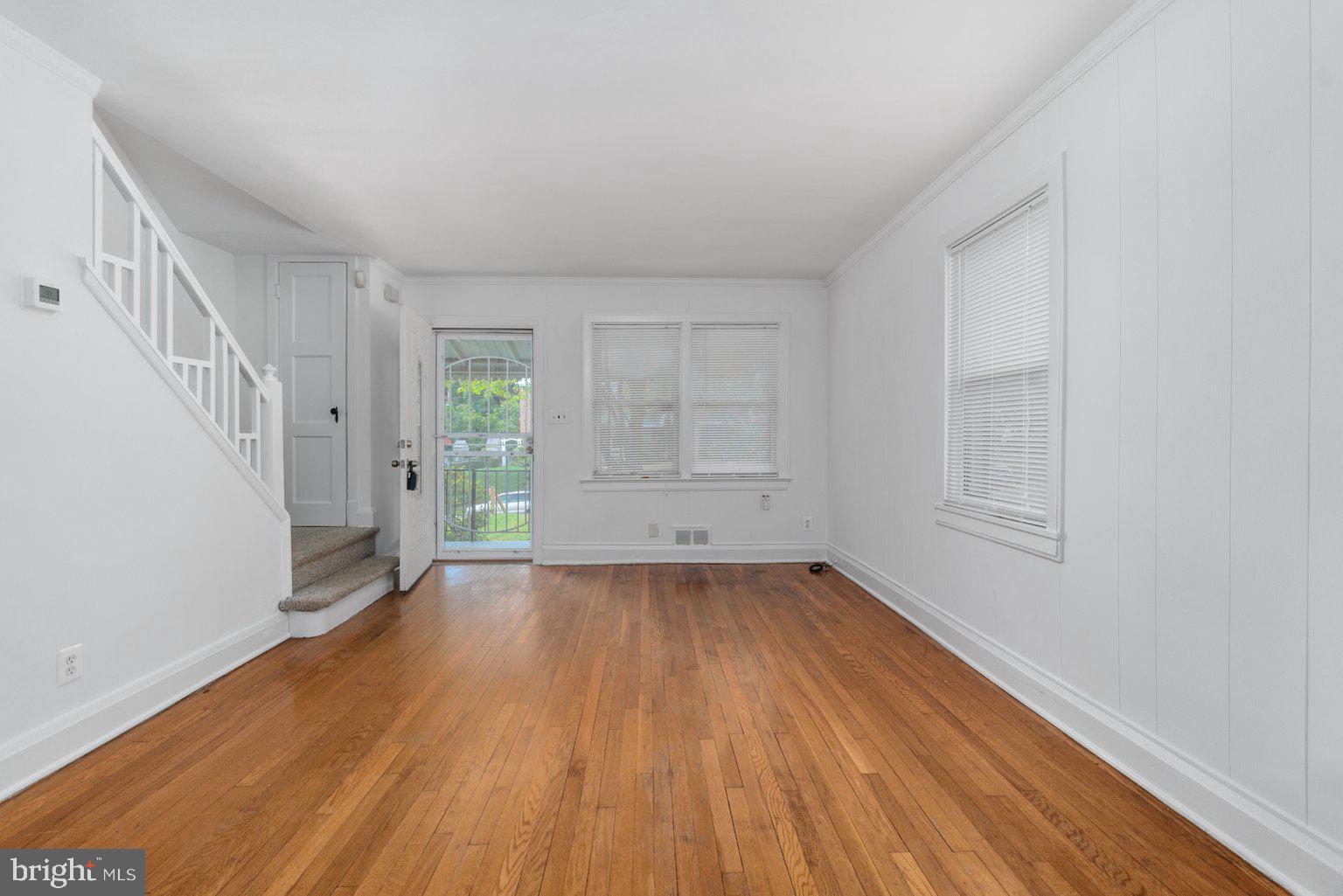 4427 Pen Lucy Road Baltimore, MD 21229 - Photo 7 of 29 Living Room