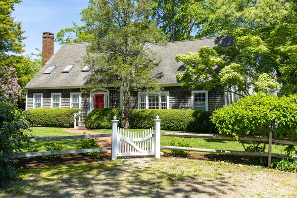 $2,200,000 | 21 Woodlawn Avenue, Vineyard Haven, MA 02568