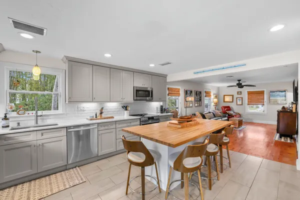 $2,250,000 | 304 Southeast 4th Avenue, Delray Beach, FL 33483