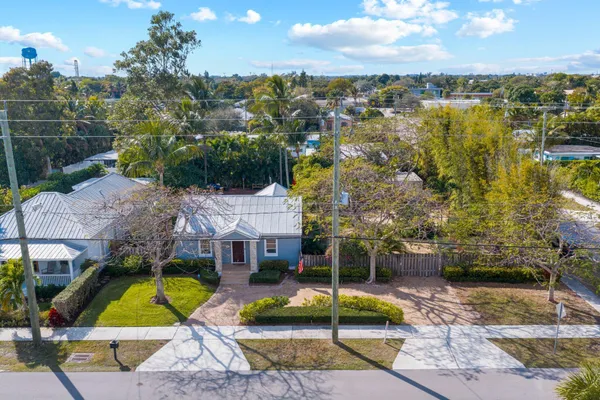 $2,250,000 | 304 Southeast 4th Avenue, Delray Beach, FL 33483