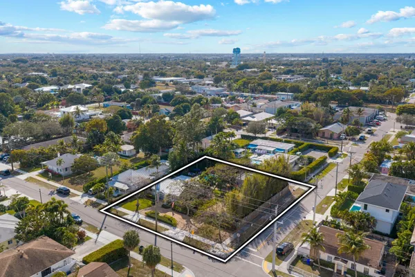 $2,250,000 | 304 Southeast 4th Avenue, Delray Beach, FL 33483