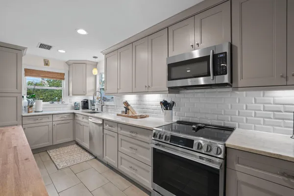 $2,250,000 | 304 Southeast 4th Avenue, Delray Beach, FL 33483