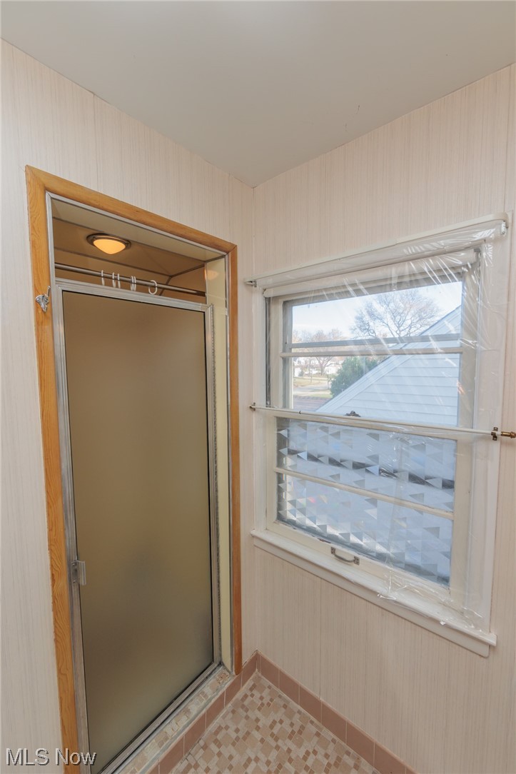 5198 East Farnhurst Road Cleveland, OH 44124 - Photo 27 of 34 Primary bathroom