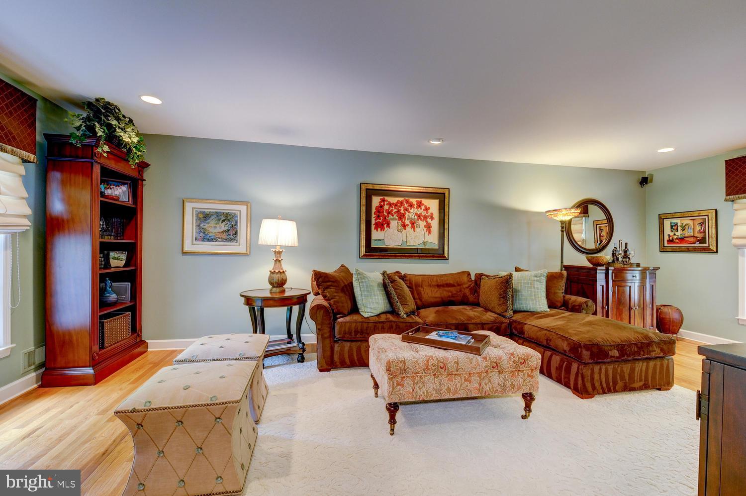 15 Yeger Road Princeton Junction, NJ 08550 - Photo 9 of 42 Spacious Living Room