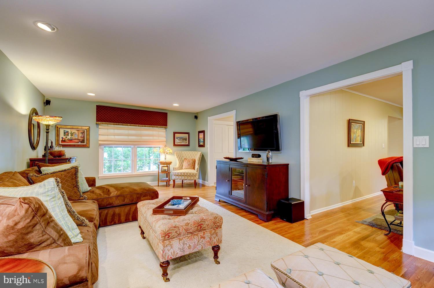15 Yeger Road Princeton Junction, NJ 08550 - Photo 10 of 42 Spacious Living Room