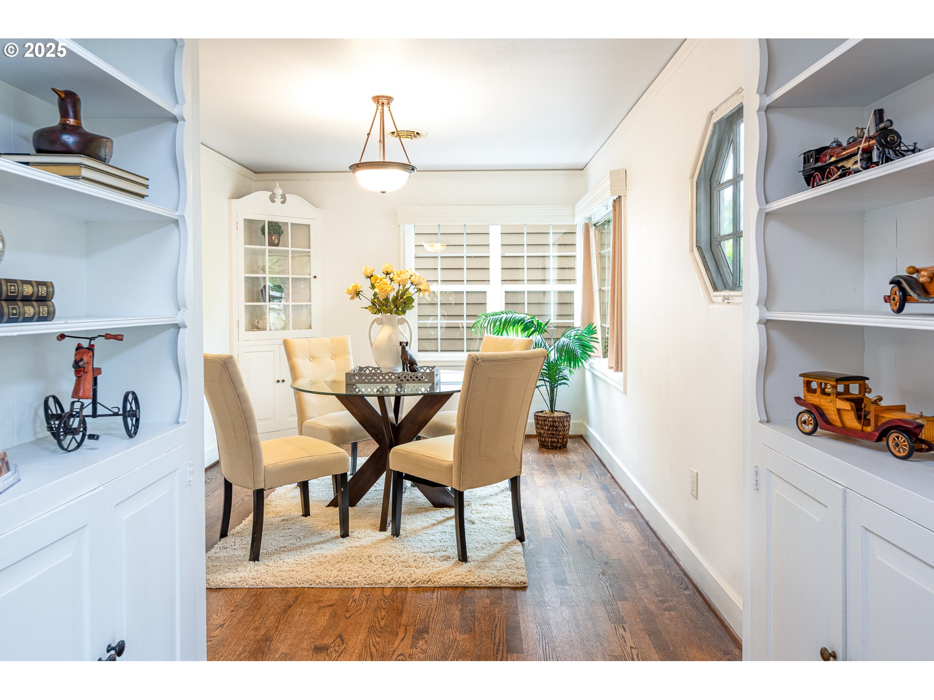 1624 Washington Street Eugene, OR 97401 - Photo 11 of 41 a dining room with furniture a chandelier and wooden floor