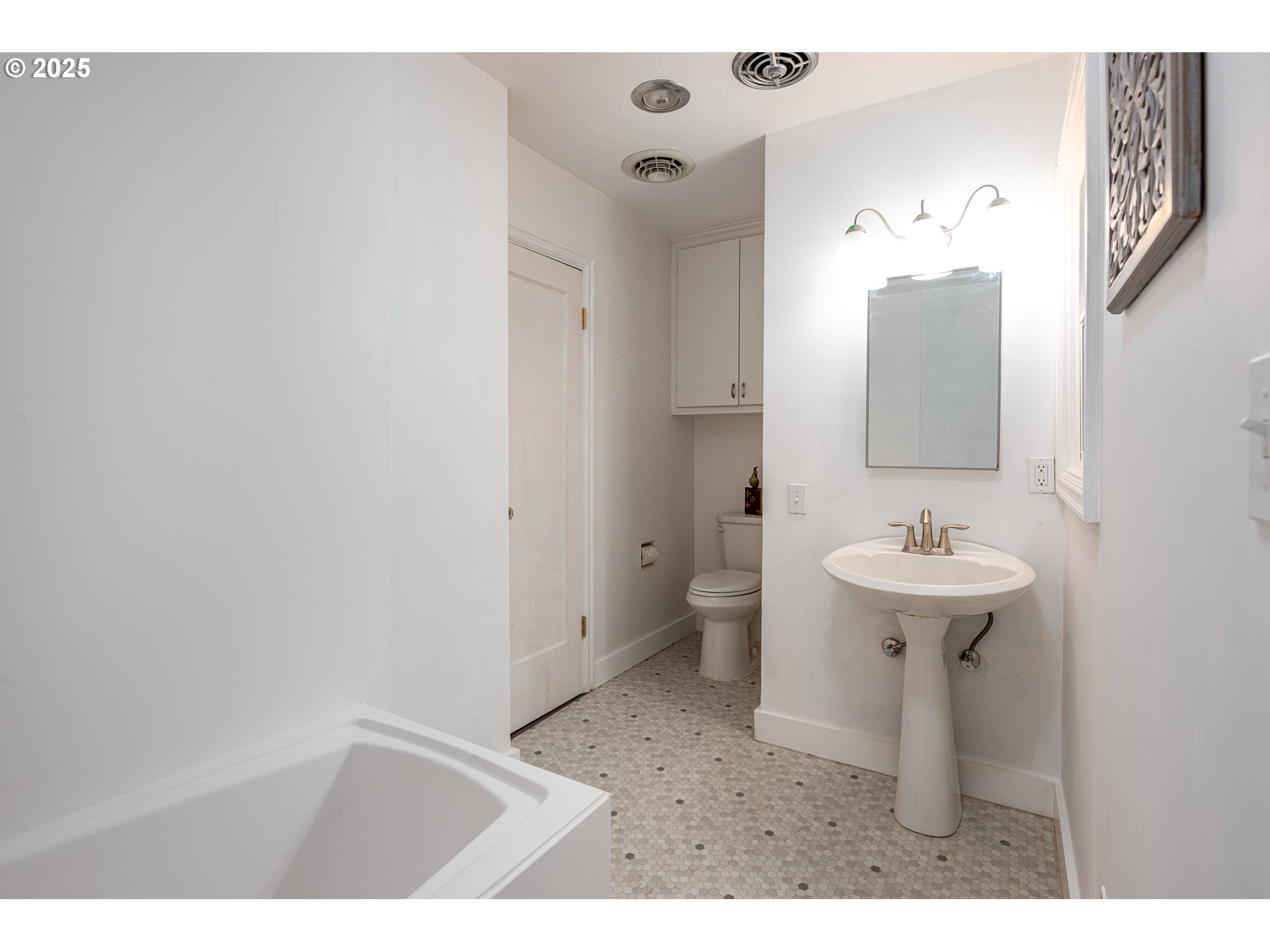1624 Washington Street Eugene, OR 97401 - Photo 22 of 41 a bathroom with a sink a toilet and a mirror
