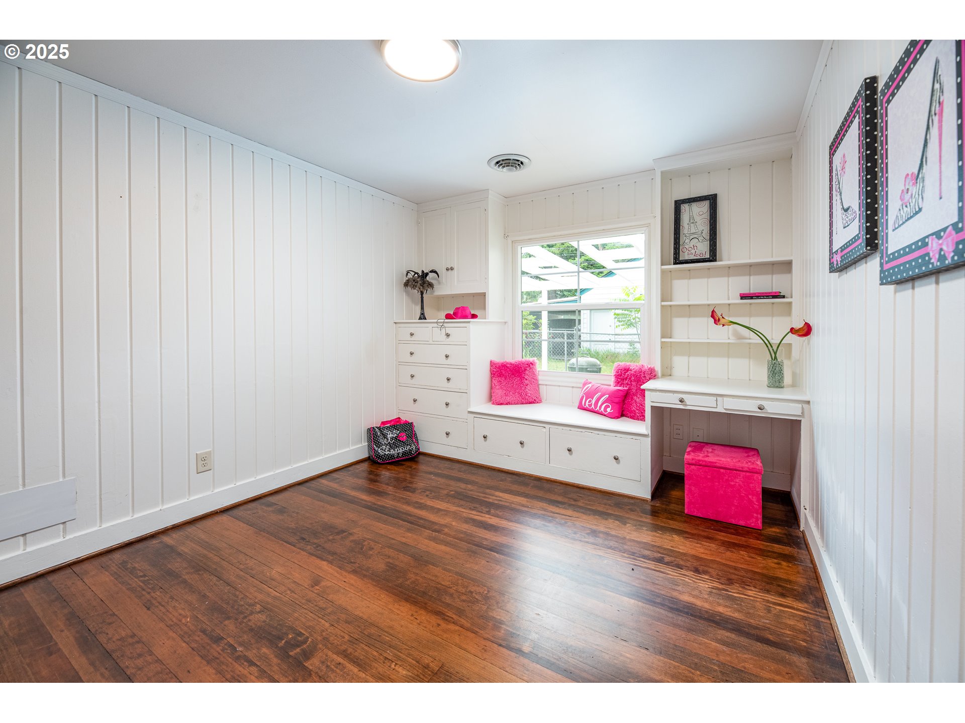 1624 Washington Street Eugene, OR 97401 - Photo 27 of 41 a hallway with toys and wooden floor