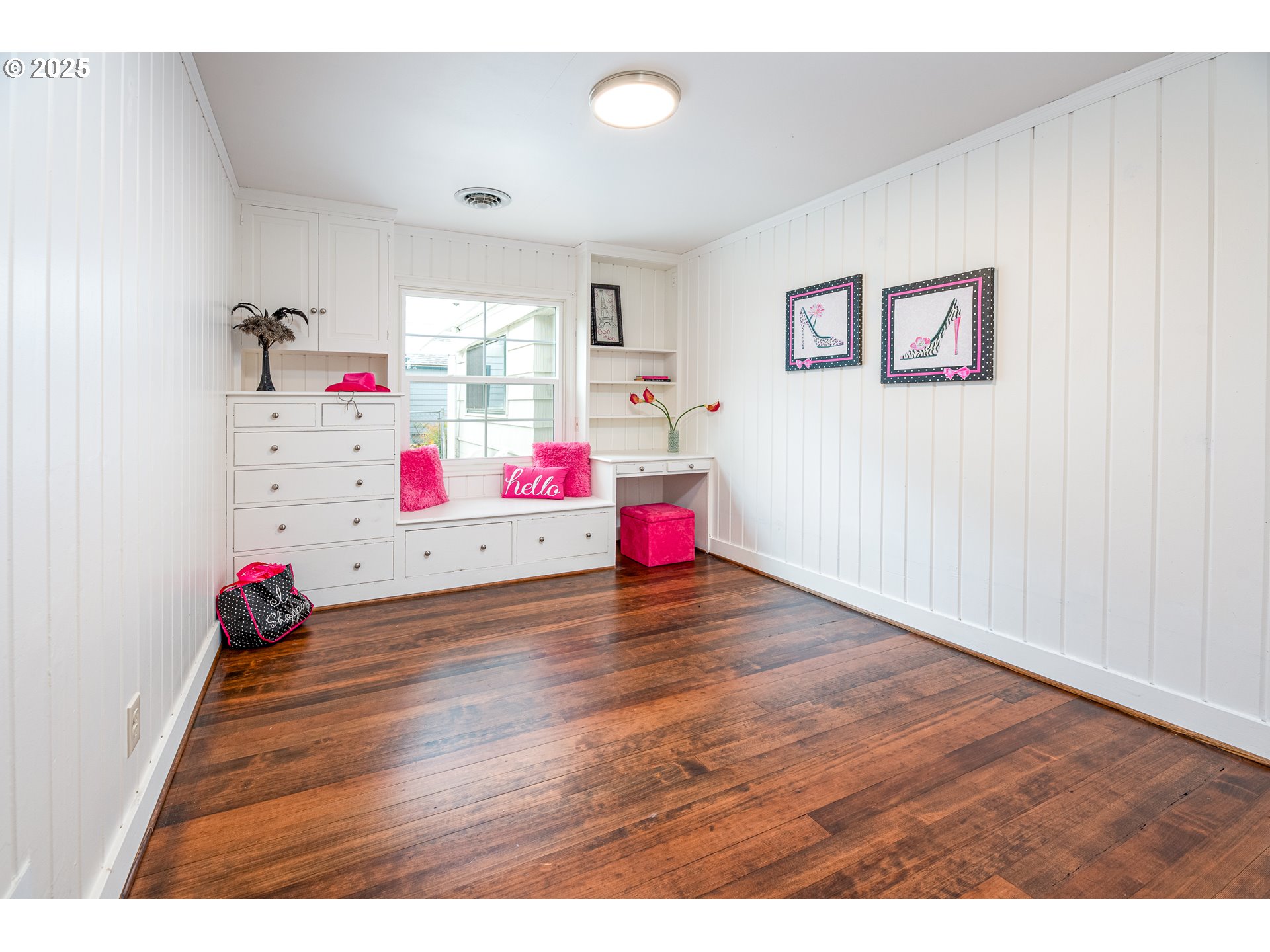 1624 Washington Street Eugene, OR 97401 - Photo 28 of 41 a view of play room with toys and wooden floor