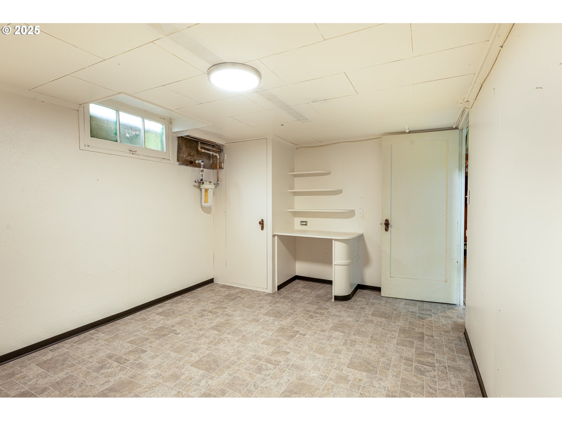 1624 Washington Street Eugene, OR 97401 - Photo 30 of 41 a view of a room with a flat screen tv