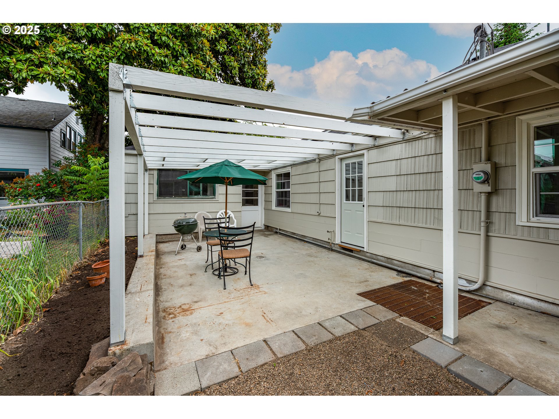 1624 Washington Street Eugene, OR 97401 - Photo 38 of 41 a view of a patio with table and chairs with wooden floor and fence