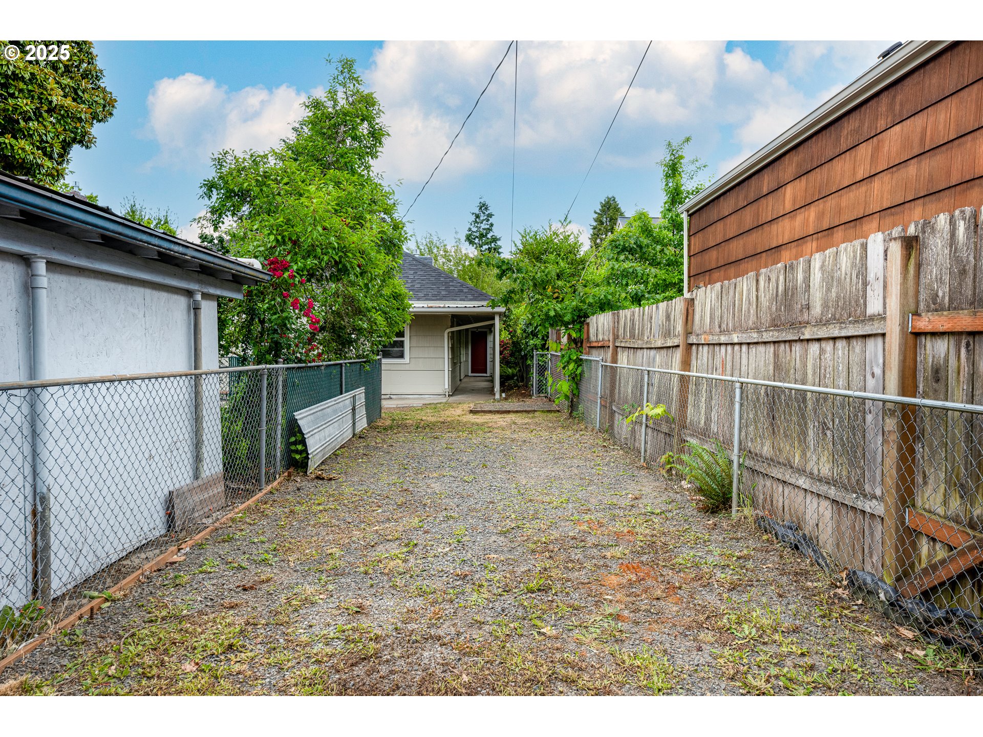 1624 Washington Street Eugene, OR 97401 - Photo 41 of 41 a backyard of a house with lots of green space