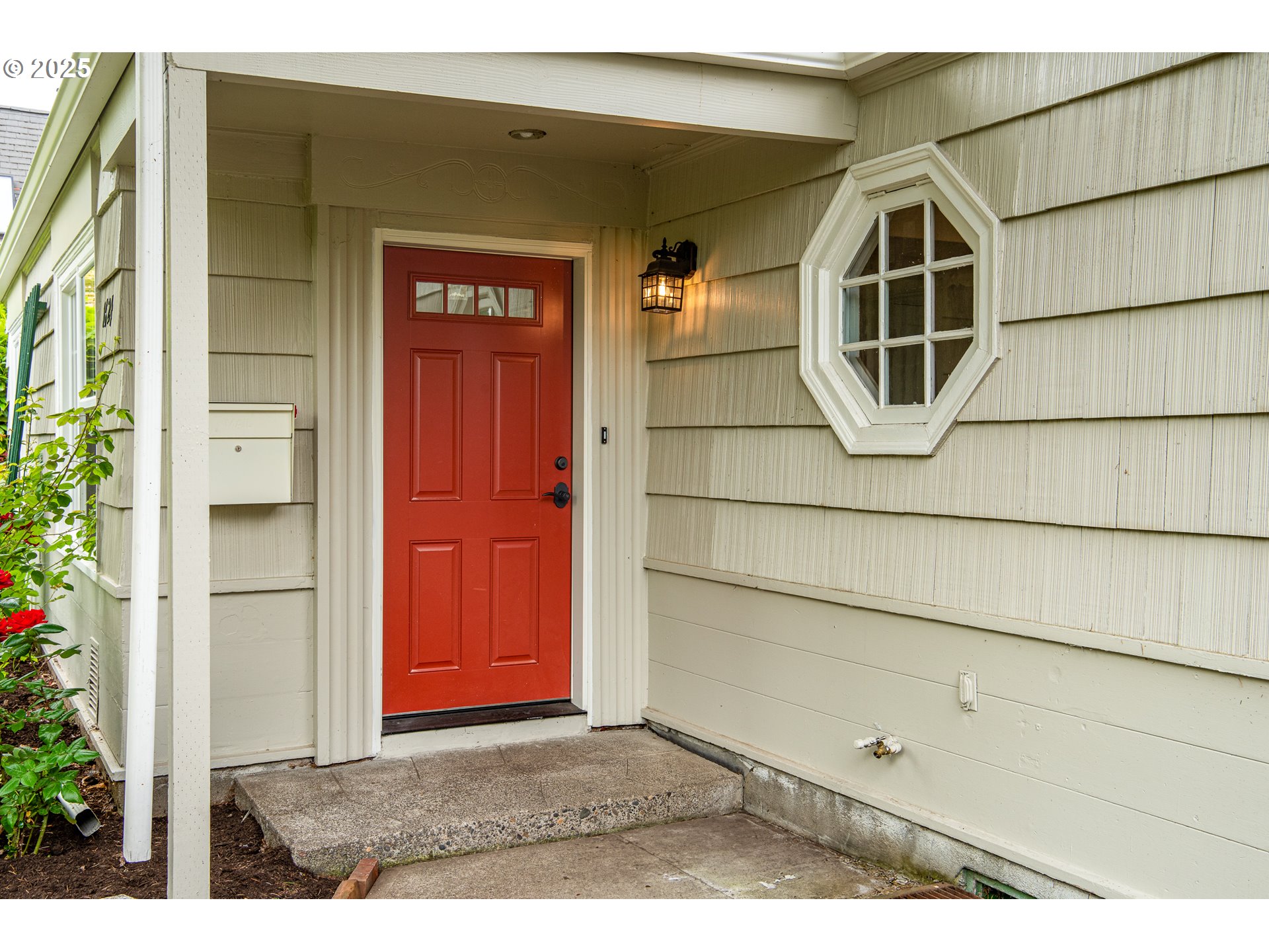 1624 Washington Street Eugene, OR 97401 - Photo 5 of 41 a view of a door