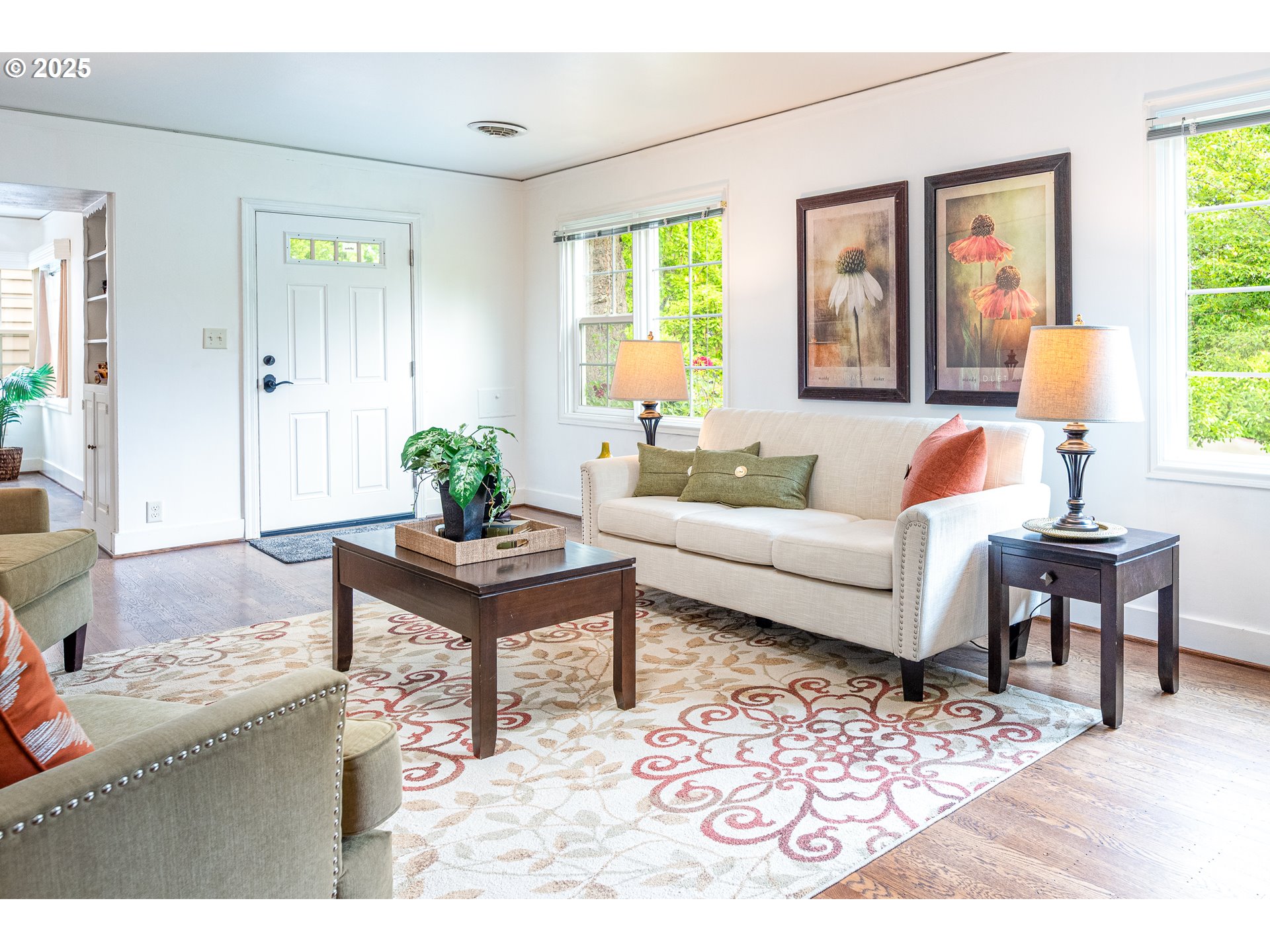 1624 Washington Street Eugene, OR 97401 - Photo 9 of 41 a living room with furniture a rug and a window