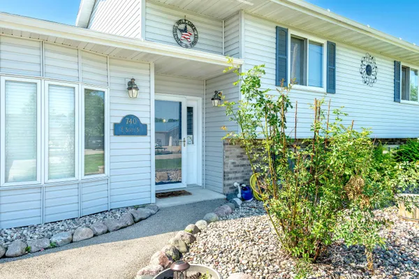 $399,900 | 740 East Scott Street, Omro, WI 54963