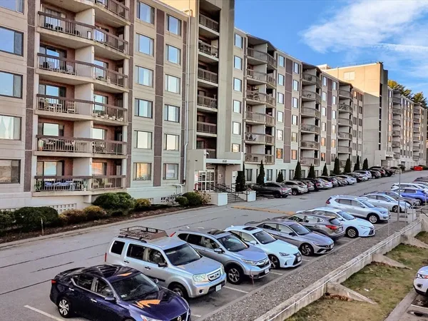 $389,900 | 1500 Worcester Road, Unit 221, Framingham, MA 01702