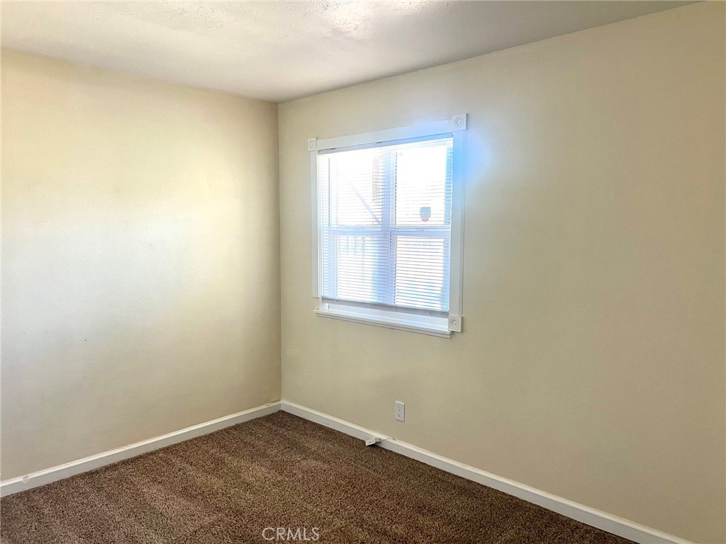 1550 Primrose Avenue Merced, CA 95340 - Photo 22 of 46 an empty room with a window