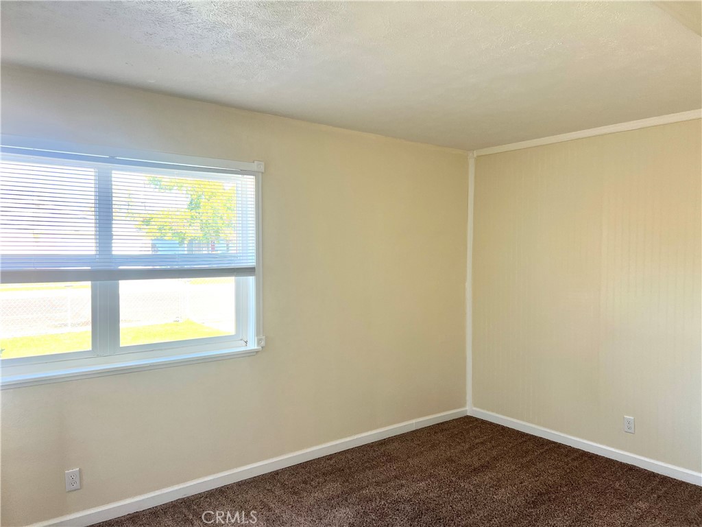 1550 Primrose Avenue Merced, CA 95340 - Photo 24 of 46 an empty room with windows