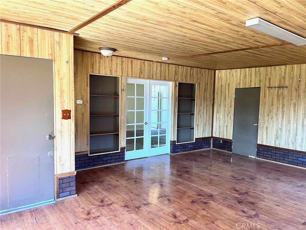 1550 Primrose Avenue Merced, CA 95340 - Photo 30 of 46 an empty room with wooden floor and windows