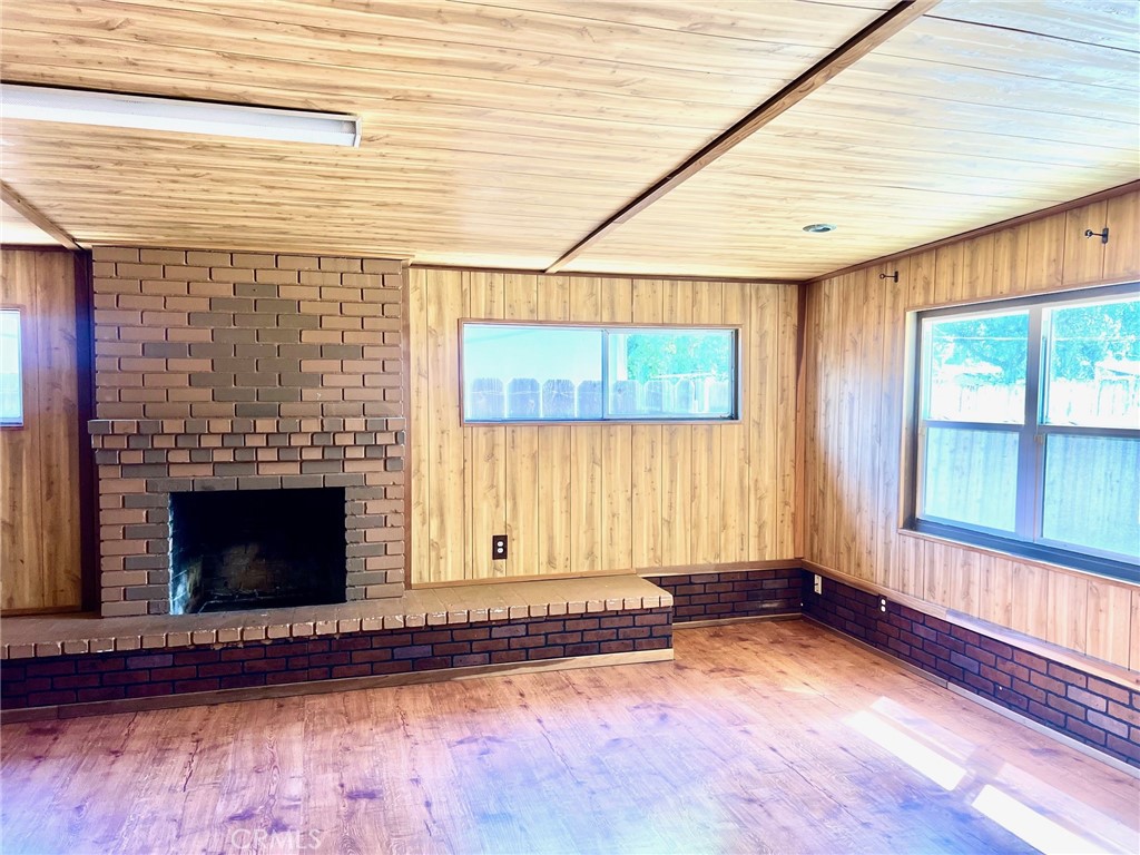 1550 Primrose Avenue Merced, CA 95340 - Photo 31 of 46 an empty room with windows