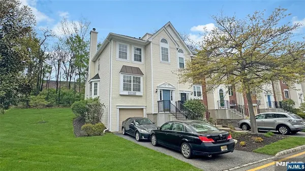 $679,000 | 1051 Ash Drive, Mahwah, NJ 07430