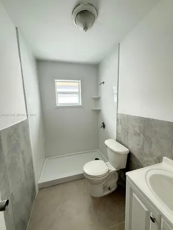 $1,600 | 242 Southwest 11th Street, Unit 3, Dania Beach, FL 33004