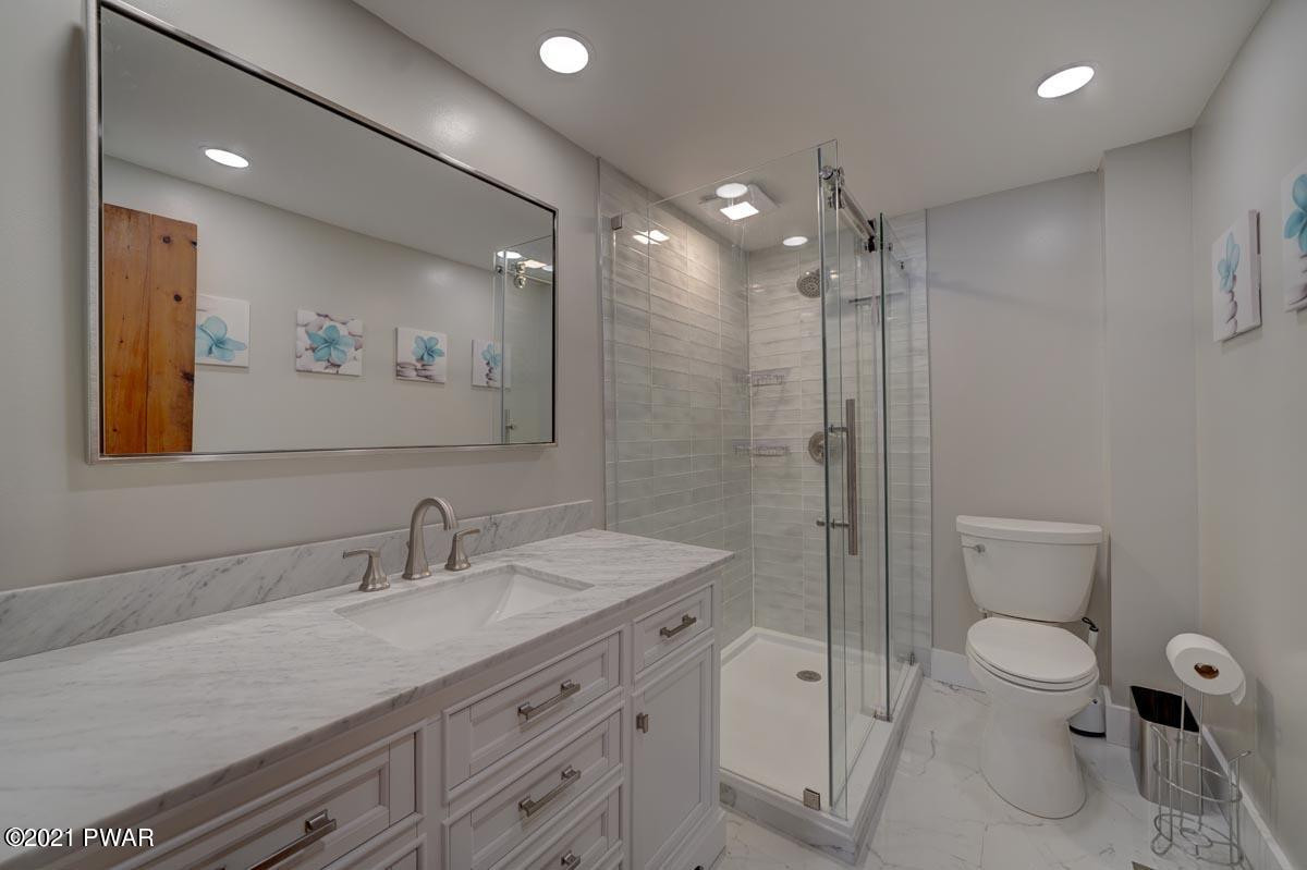 809 South Shore Road Tafton, PA 18464 - Photo 19 of 43 Main Level Bath