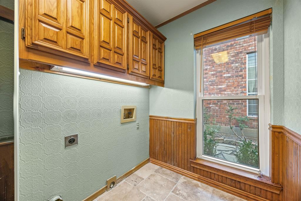 801 Spring Canyon Drive Irving, TX 75063 - Photo 17 of 40 a view of a door