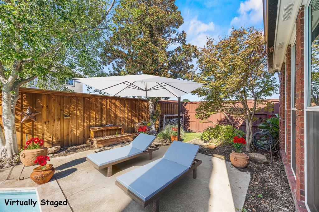 801 Spring Canyon Drive Irving, TX 75063 - Photo 39 of 40 an outdoor sitting area with couch and umbrella