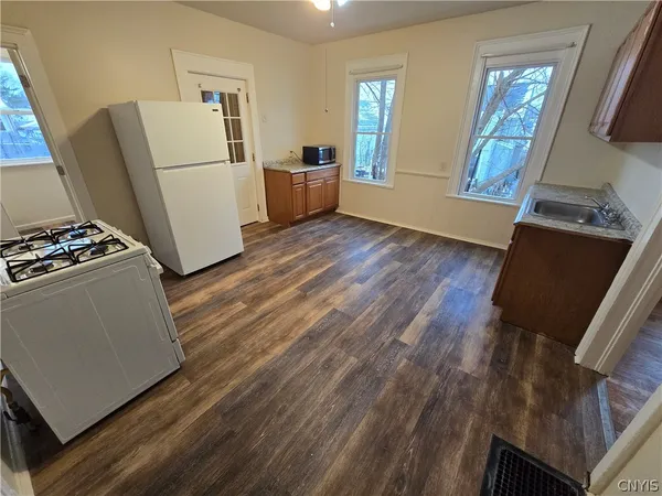 $1,600 | 804 East Division Street, Syracuse, NY 13208