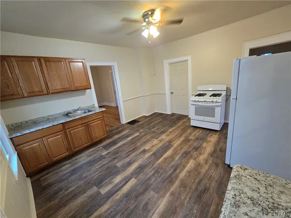 $1,600 | 804 East Division Street, Syracuse, NY 13208