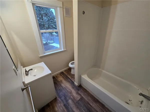 $1,600 | 804 East Division Street, Syracuse, NY 13208