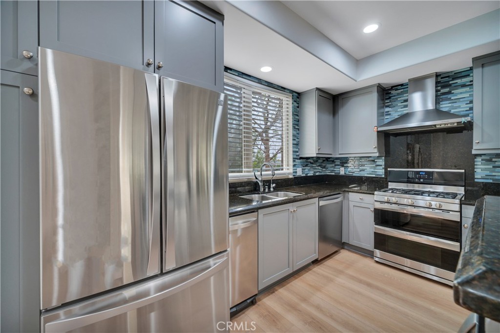 307 Kansas Street, Unit A El Segundo, CA 90245 - Photo 15 of 63
