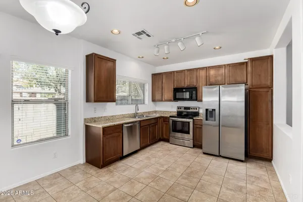 $2,195 | 1180 East Buffalo Street, Gilbert, AZ 85295