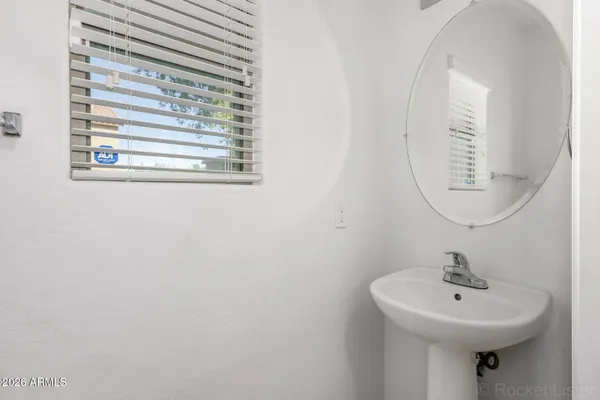 $2,195 | 1180 East Buffalo Street, Gilbert, AZ 85295
