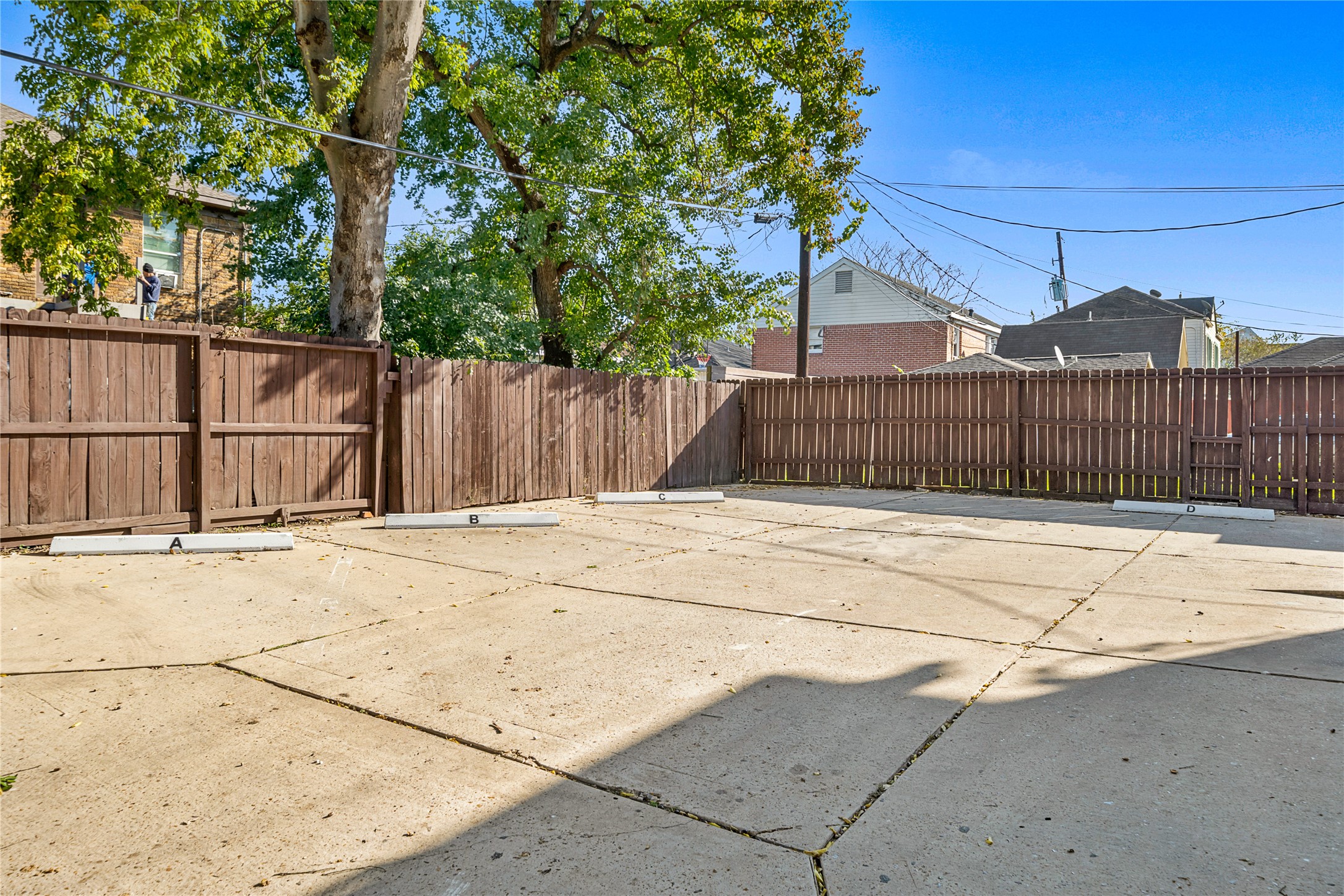 3901 Dallas Street, Unit B Houston, TX 77023 - Photo 17 of 32 a view of a backyard of the house