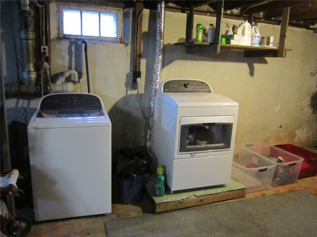 25 Brookdale Road Middletown, RI 02842 - Photo 15 of 19 Washer & dryer, can be included in sale