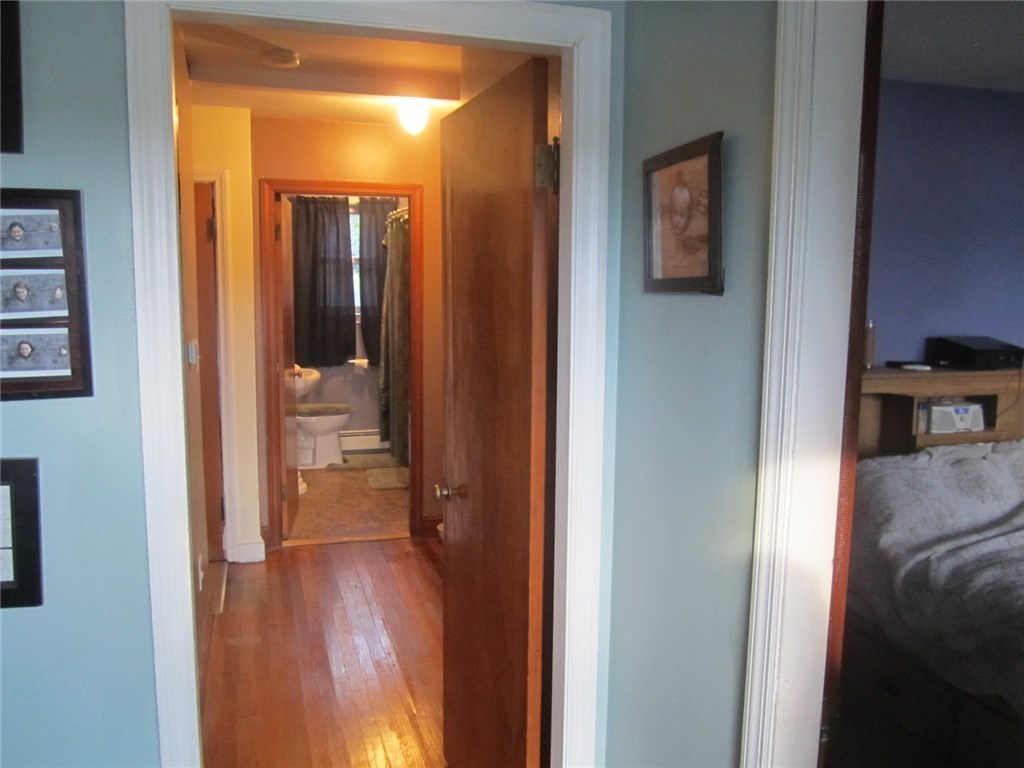 25 Brookdale Road Middletown, RI 02842 - Photo 4 of 19 Hallway from front door