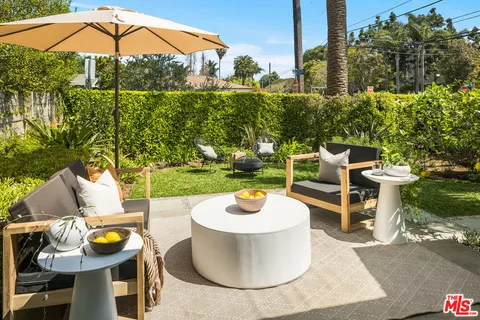 $1,885,000 | 2477 Walnut Avenue, Venice, CA 90291