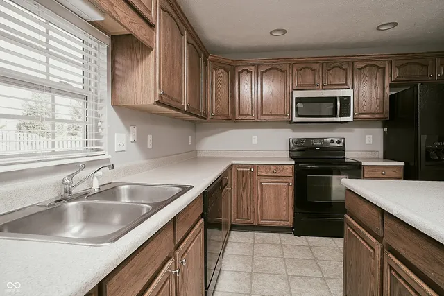 $2,400 | 11306 Guy Street, Fishers, IN 46038