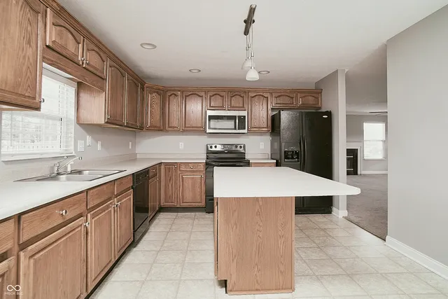 $2,400 | 11306 Guy Street, Fishers, IN 46038