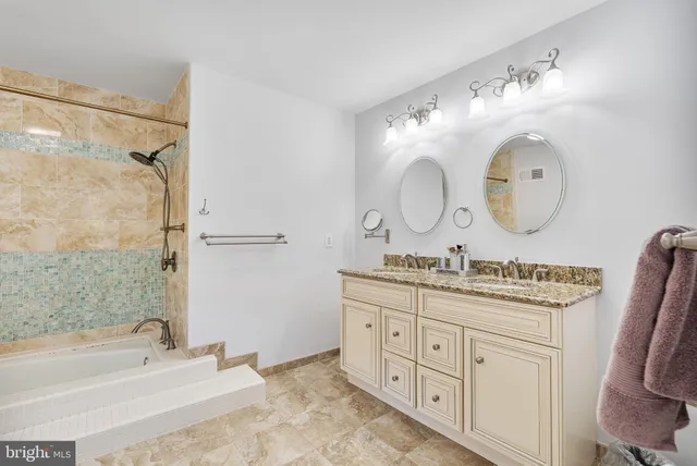 $729,000 | 11008 Wickshire Way, Unit C5, Rockville, MD 20852