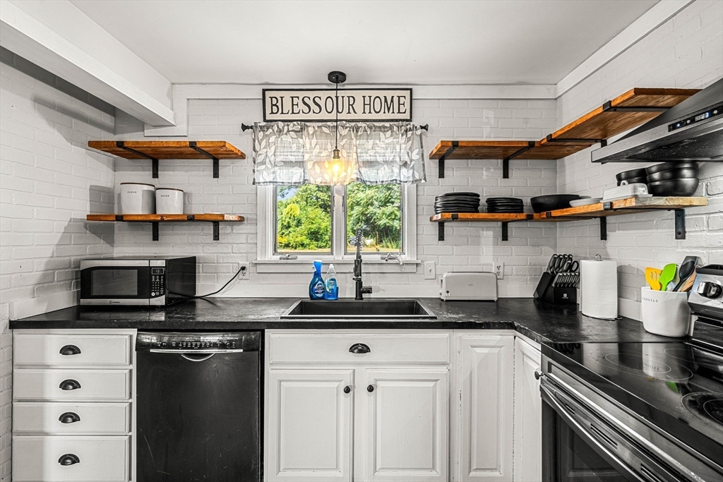 22 Loring Road Methuen, MA 01844 - Photo 6 of 35 Gallery Image 6