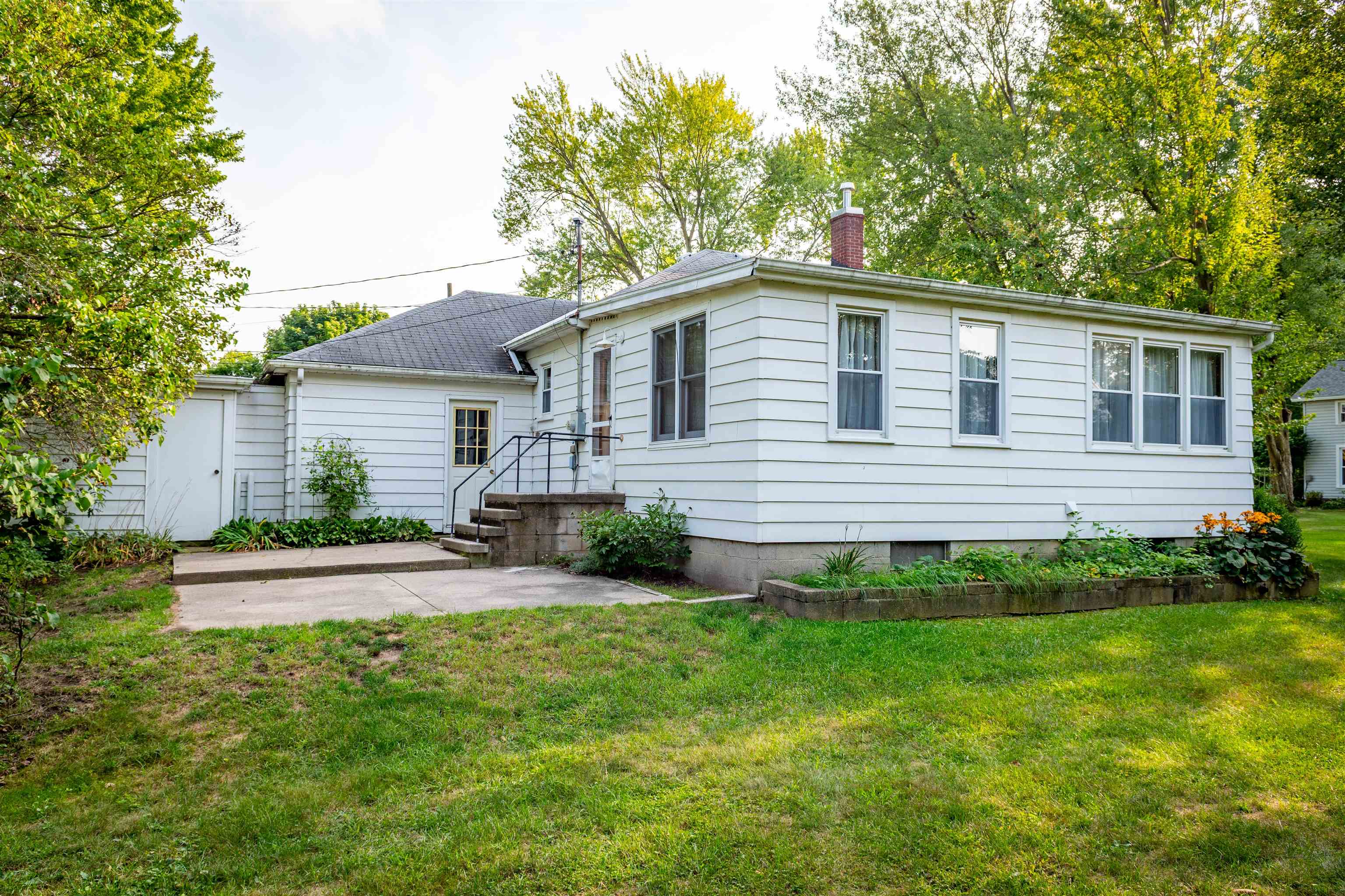 121 East Maple Street Shepherd, MI 48883 - Photo 3 of 26 1950233-96148262-d734-4f3f-9fe7-e2a9d0296c1d.JPG