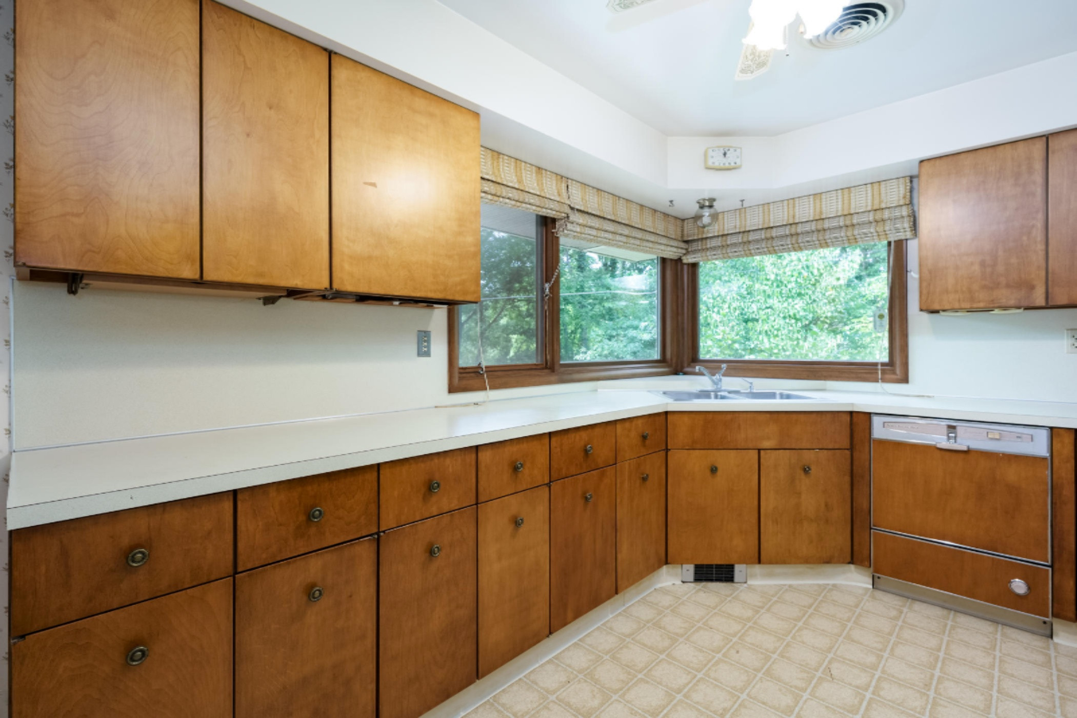 6910 North Sprinkle Road Kalamazoo, MI 49004 - Photo 7 of 35 Sprinkle_Rd_N_6910_Kalamazoo_49004-9