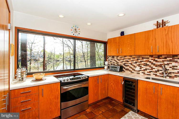 2020 Upper Lake Drive Reston, VA 20191 - Photo 7 of 30 Kitchen