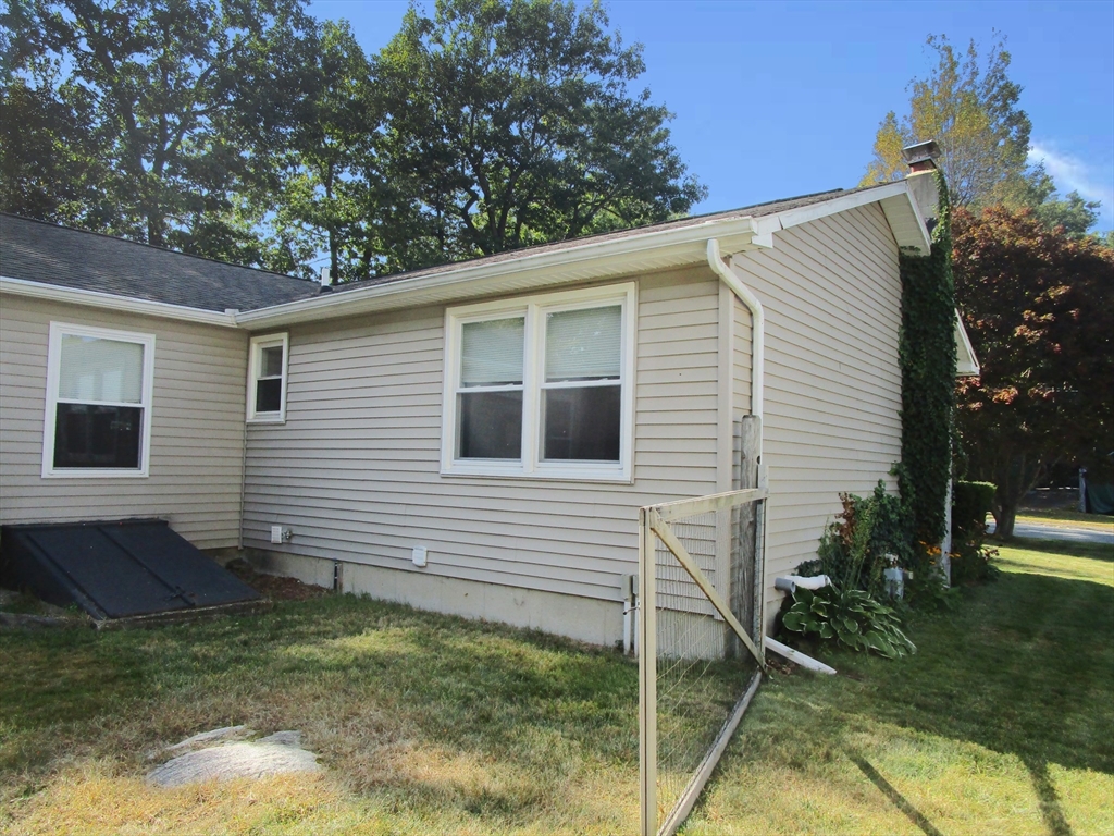 25 Barrows Road Worcester, MA 01609 - Photo 3 of 17 Gallery Image 3